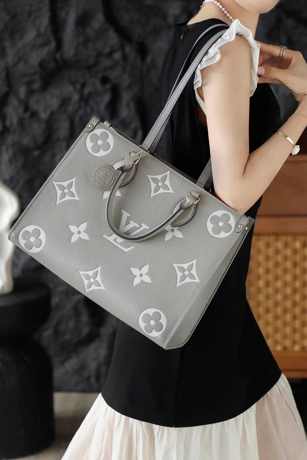 LV-m45494-onthego Средний слоново-серый