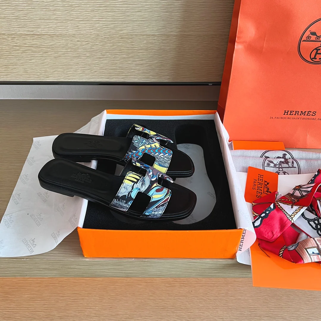 Сандалии Hermes-h на плоской подошве