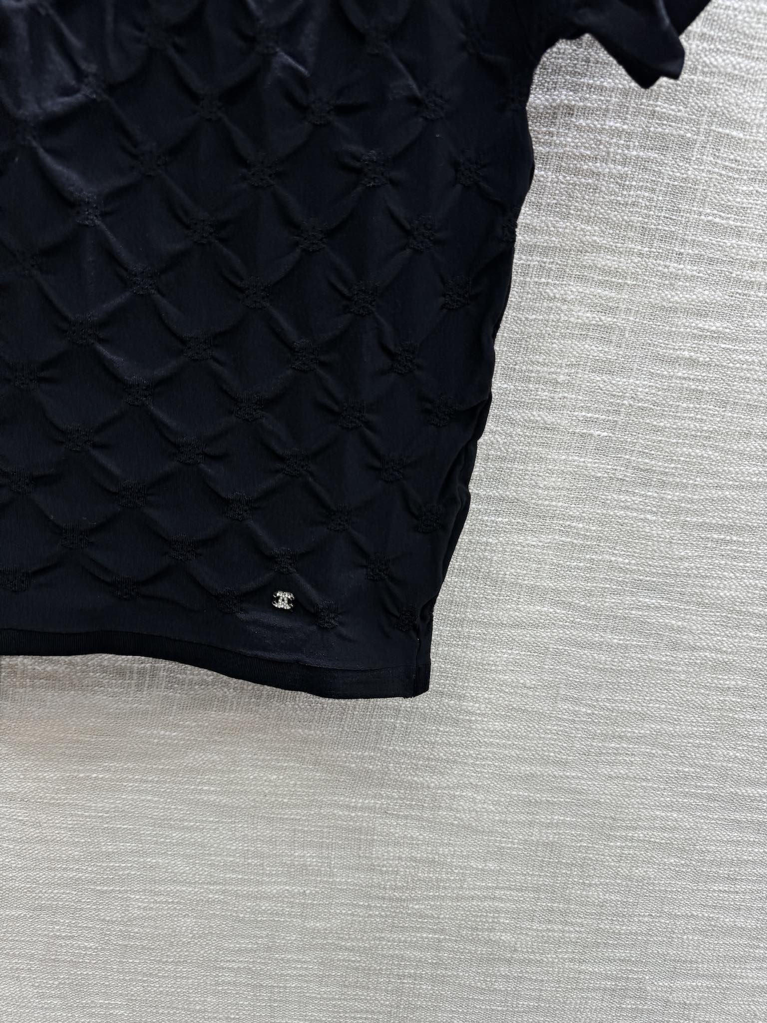 Chanel 2403 - Футболка с коротким рукавом из фактурного трикотажа - Черная