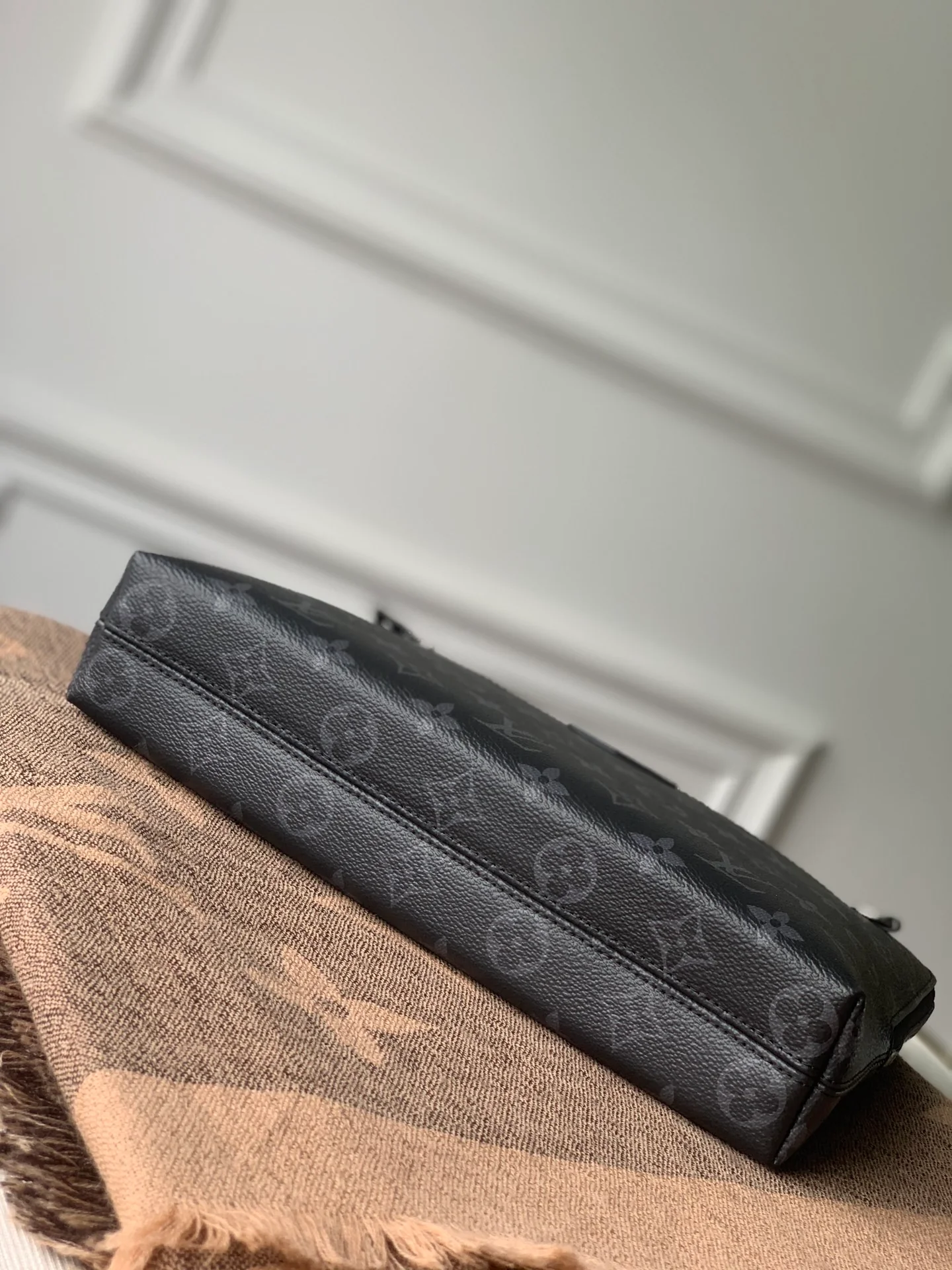 lv-m60417-new-pouch clutch bag-2