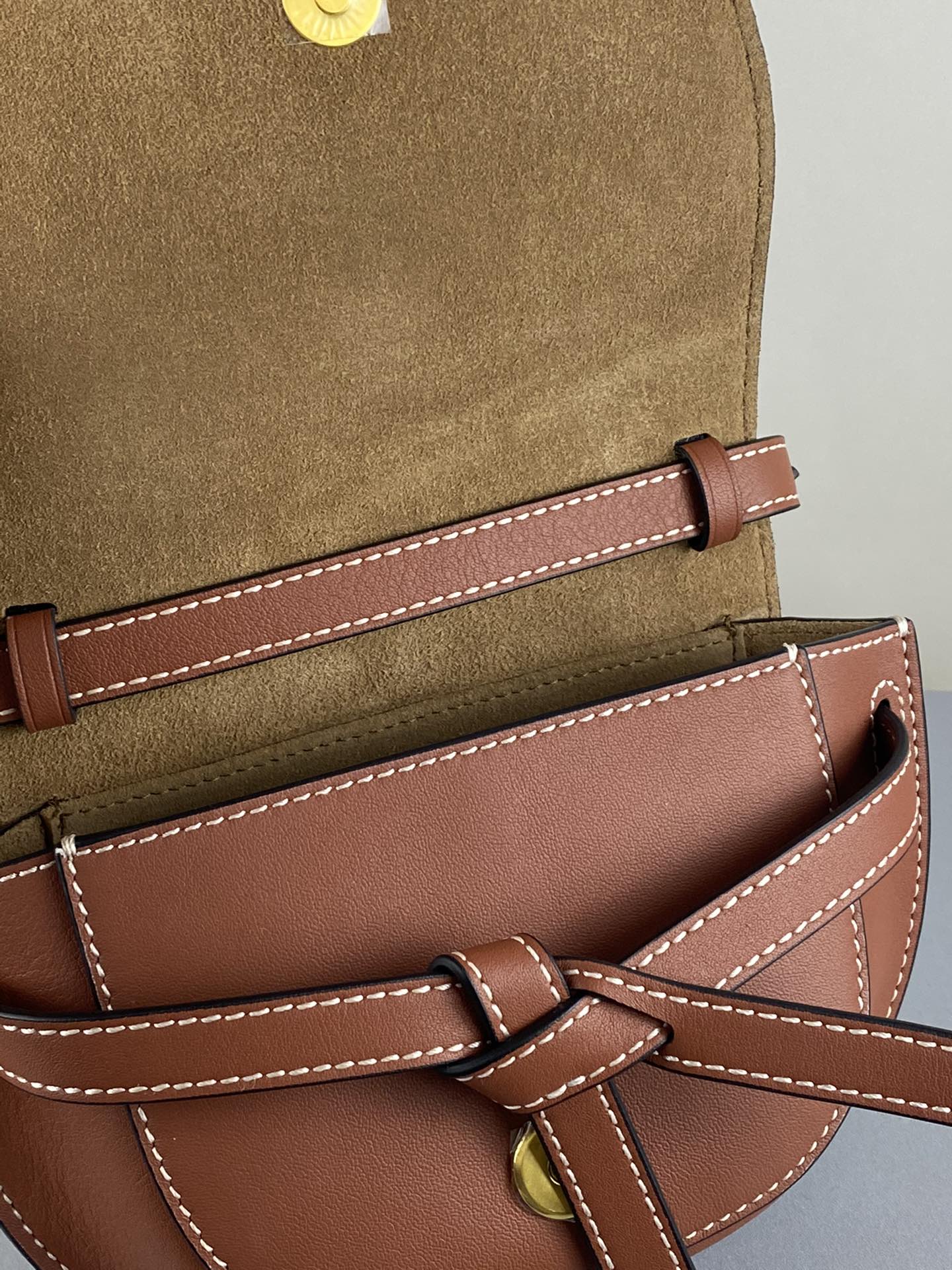 Loewe-gate-mini-21x12-5x9-5-cm-10