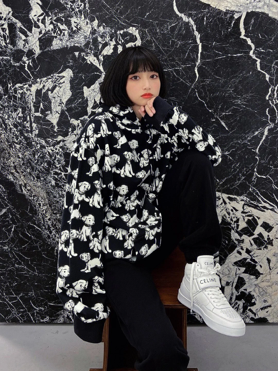 Высокие кроссовки Celine — фото в них.