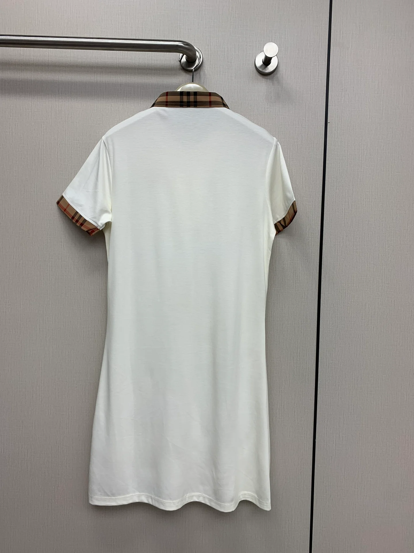 Burberry 2403 - Новое классическое клетчатое платье на молнии для ранней весны - Белое