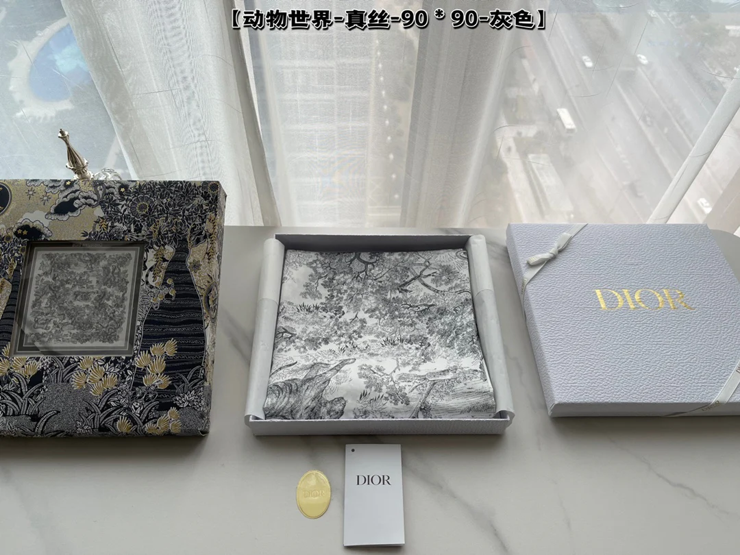 Dior - Animal World - 90 шелковый шарф