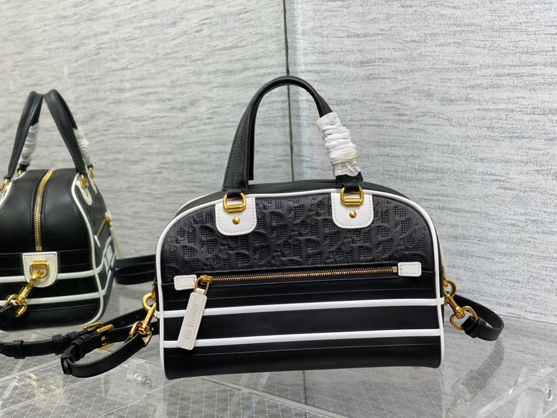 Сумка-боулинг Dior из коллекции весна/лето 2022 Vibe, средний размер 6.