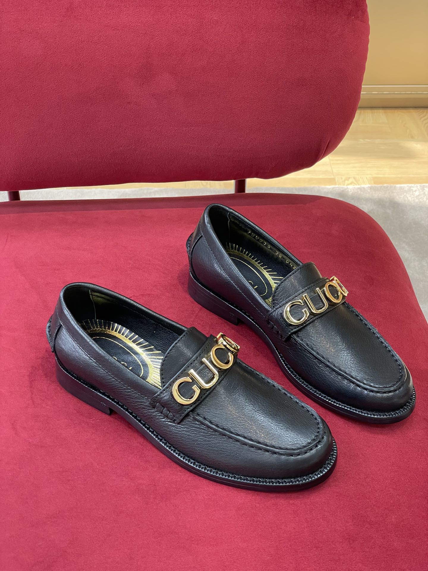 Новинка сезона осень/зима 2022 от Gucci - Лоферы - Черные