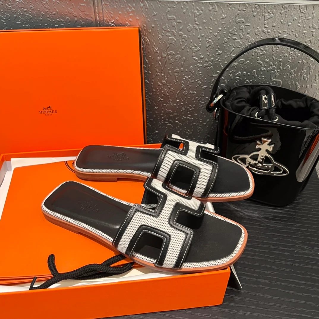 Новинка сезона весна/лето 2022 от Hermes - плоские тапочки H - 3