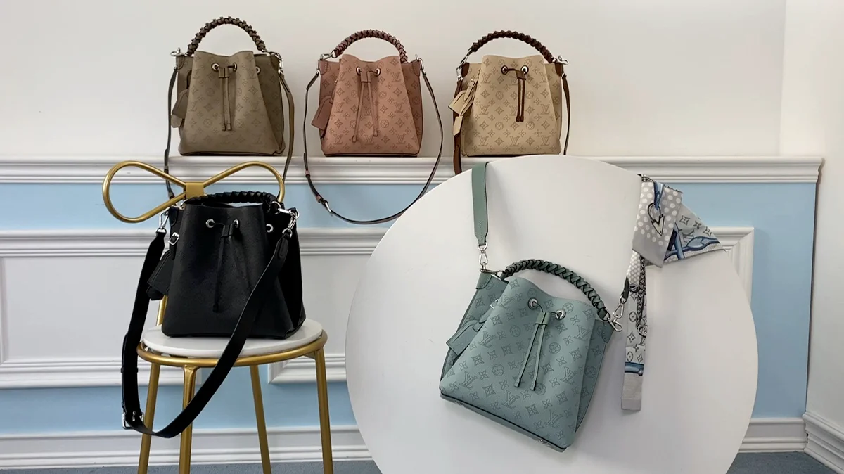 m55801-LV-muria-bucket bag-collection image