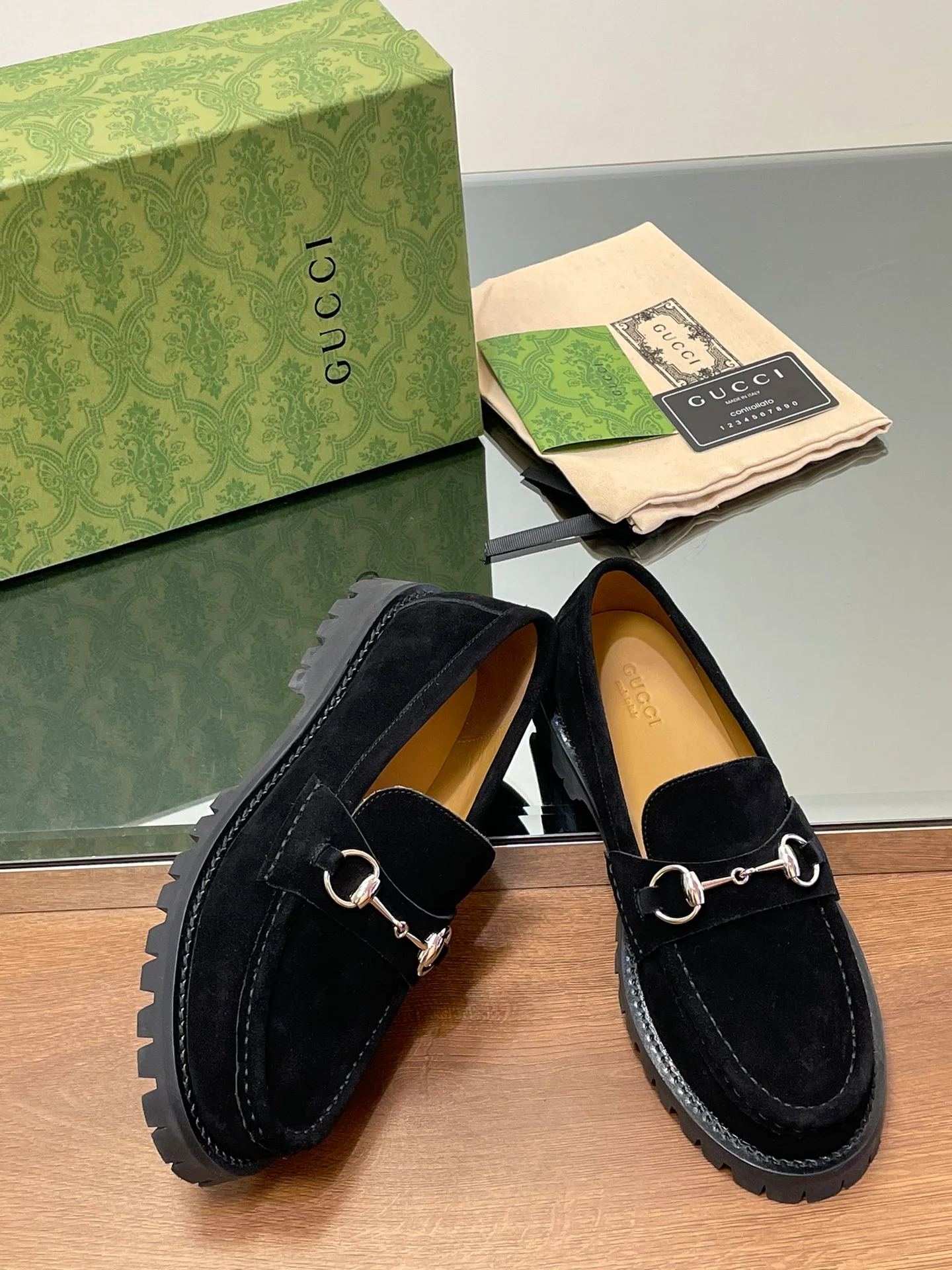 Замшевые лоферы Gucci 2024 - черные