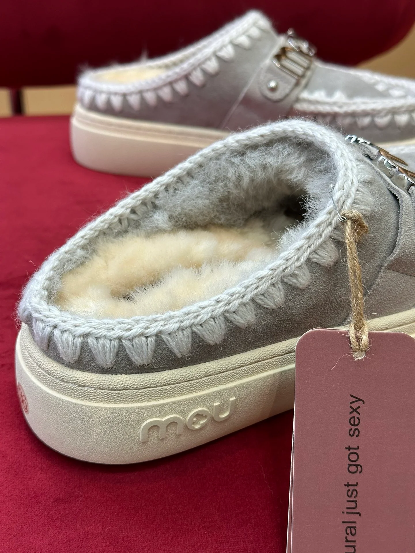 Miu Miu - Осень/Зима 2022 - Замшевые тапочки