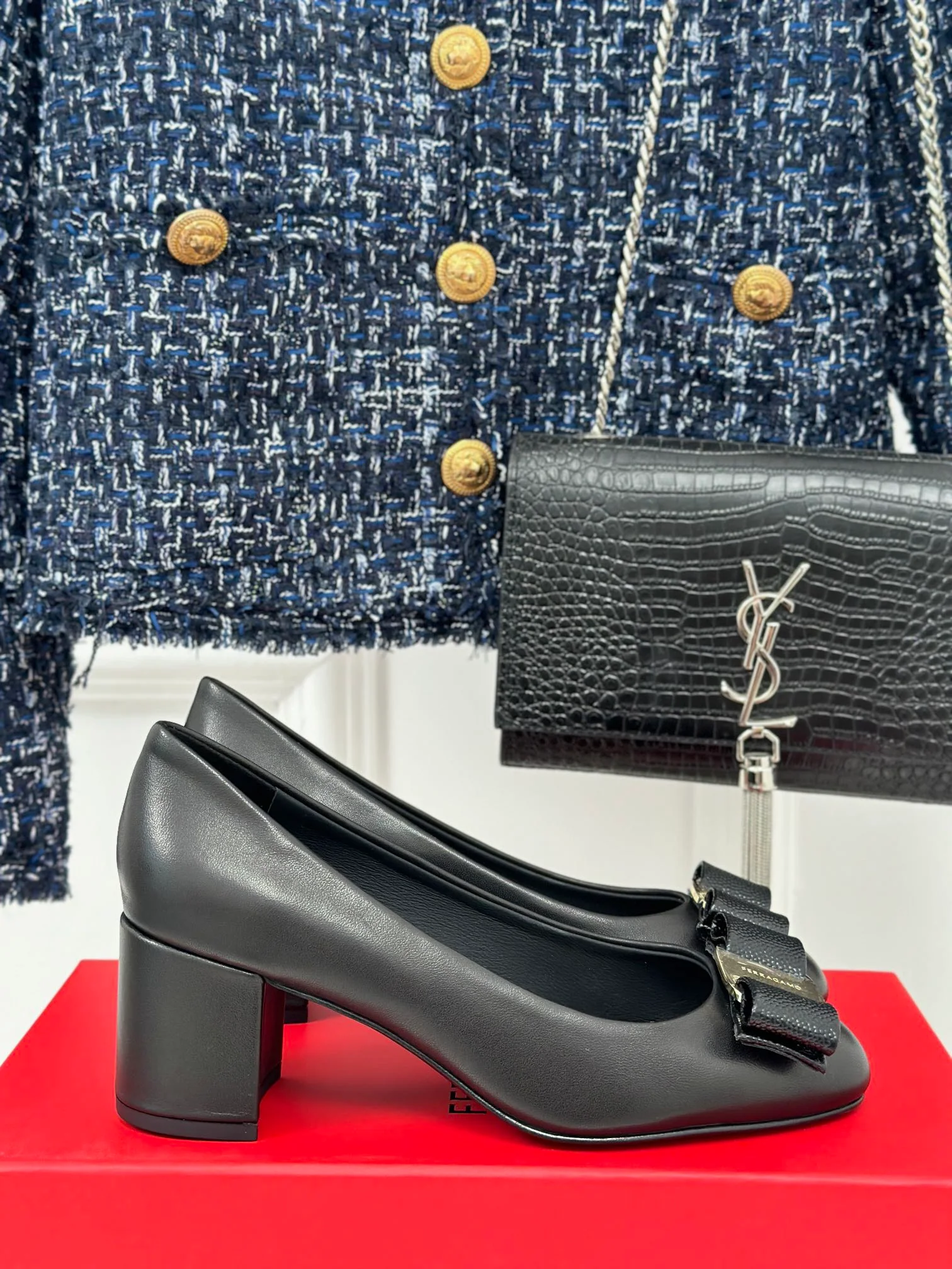 Туфли на массивном каблуке Salvatore Ferragamo 2025 - черные