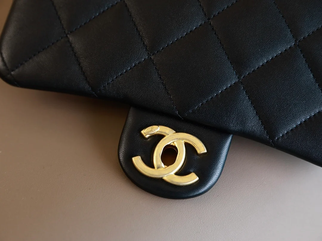 Сумка-мессенджер Chanel Retro Underarm Bag