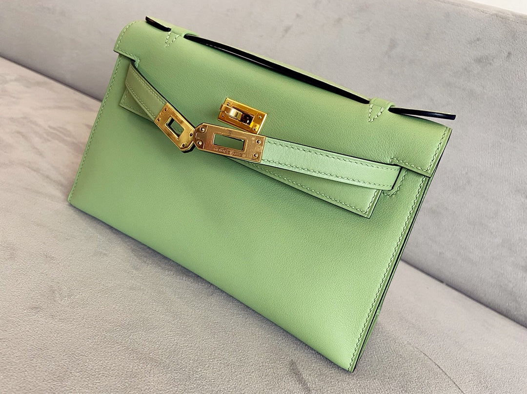 Сумка Hermes Mini Kelly 1-го поколения, 22 см, Swift 3L, цвет авокадо, золотая пряжка.