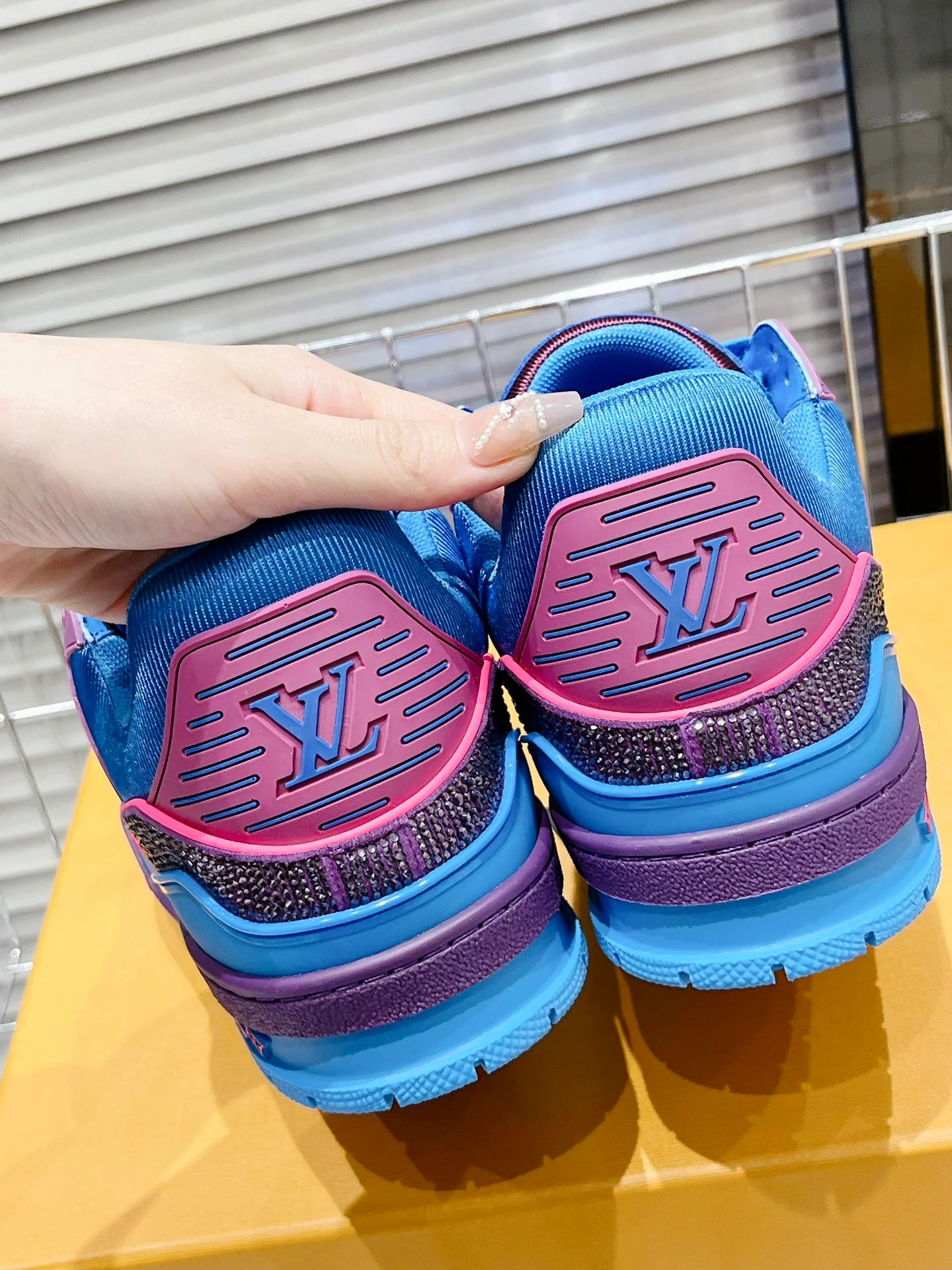 Кроссовки LV Trainer - обувь для скейтбординга - глянцевые сине-розовые - унисекс