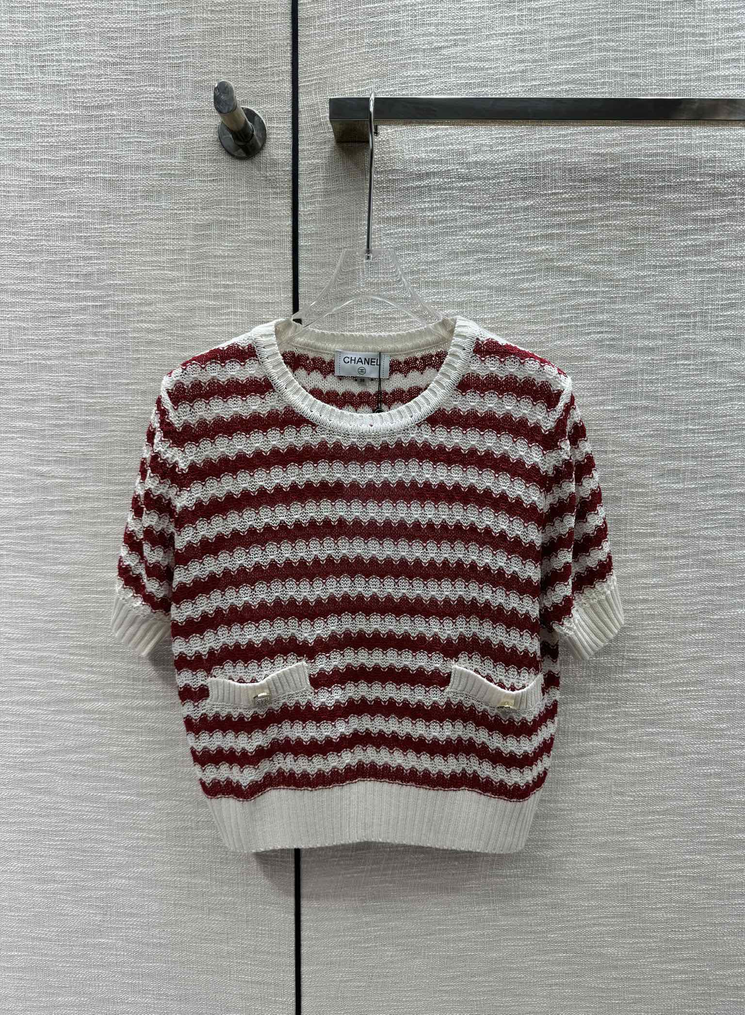 Chanel 2404 - Вязаный топ с короткими рукавами в полоску с цветовыми блоками - Красный