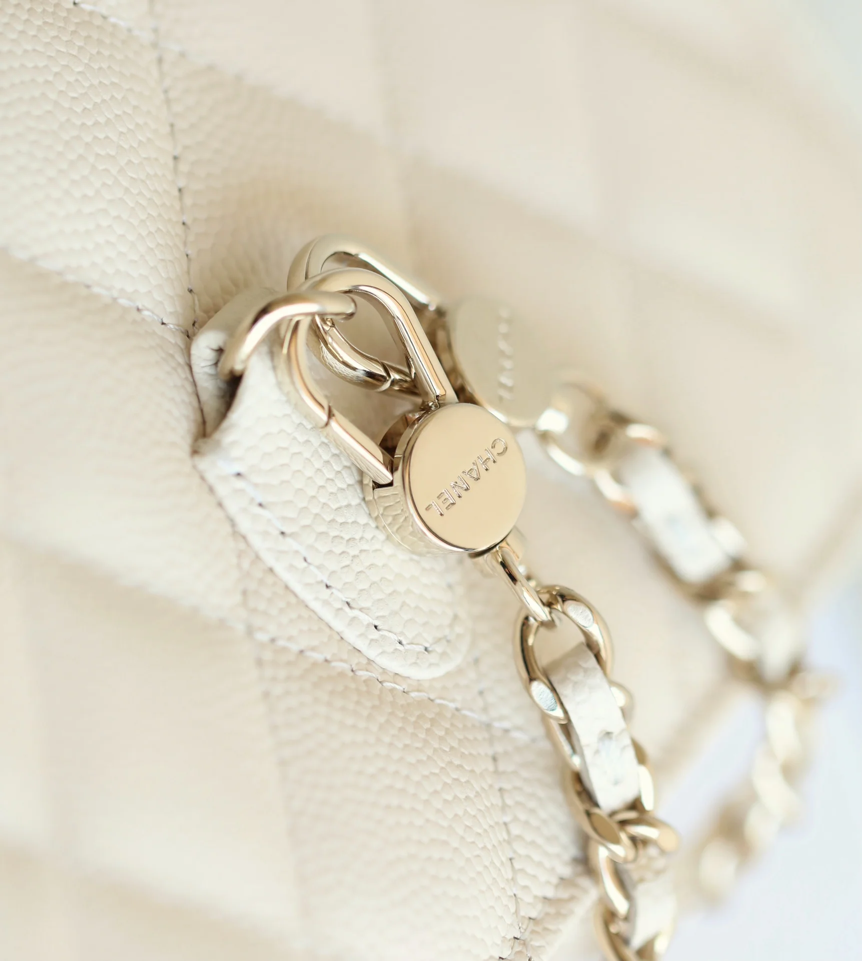 Рюкзак-мессенджер Chanel 25c - кремово-белый