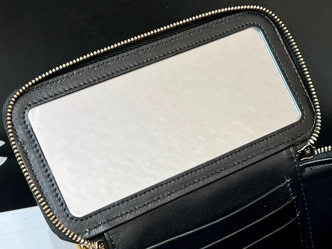 Новинка сезона весна/лето 2023 от Chanel - цепочка-шар, длинная, черная.