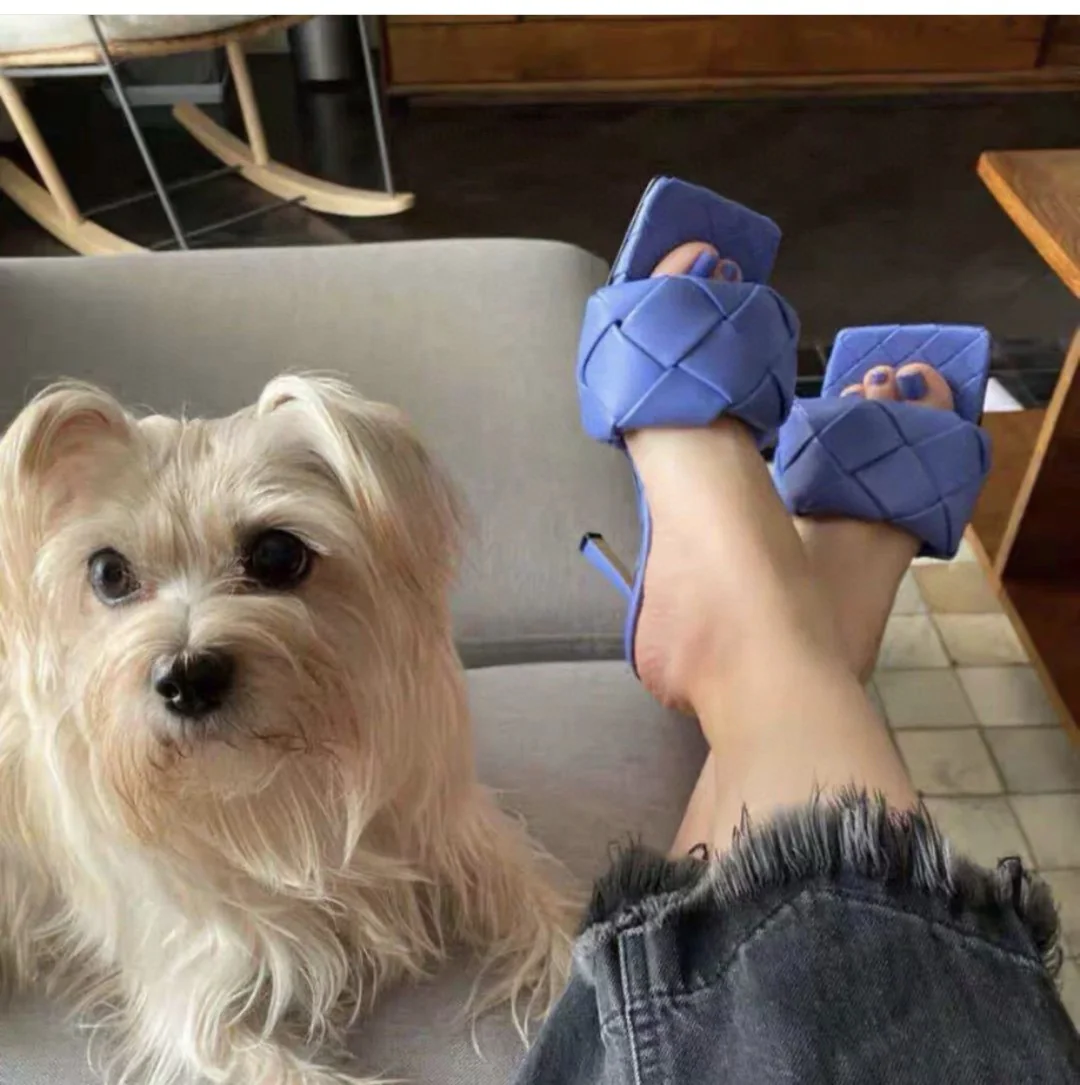 Новинка сезона весна/лето 2021 от BV - Плоские плетеные тапочки - Фотографии в носке