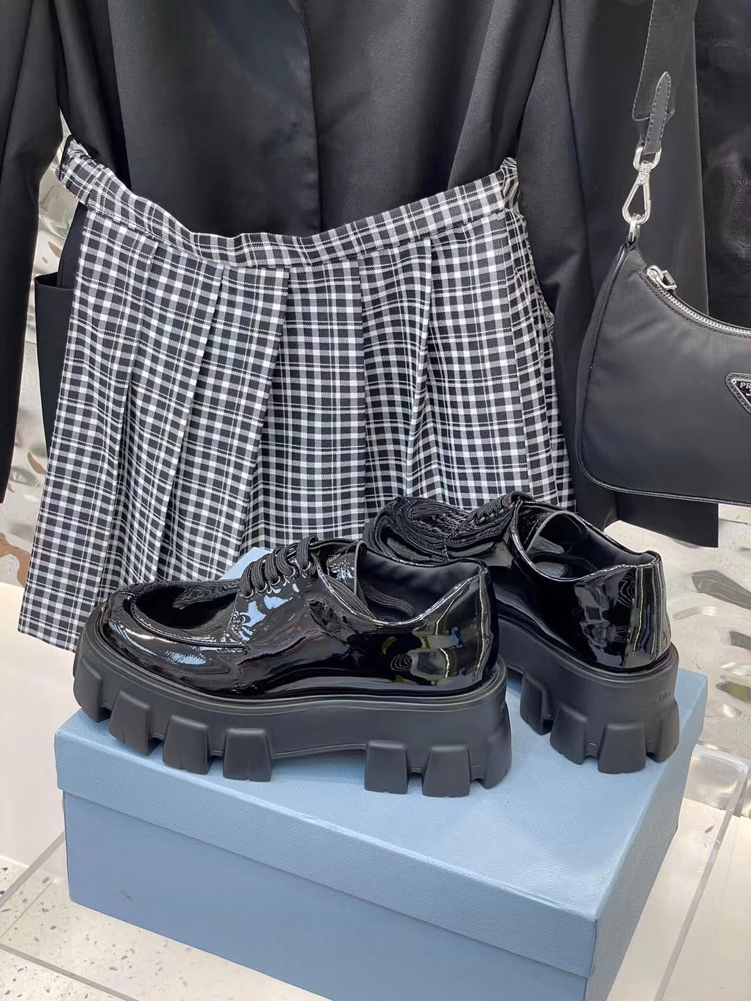 Повседневные туфли на платформе Prada 2024 - черные