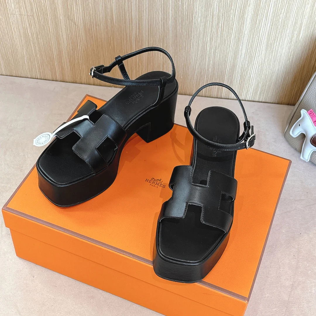 Кожаные босоножки на высоком каблуке Hermes 2024 - черные