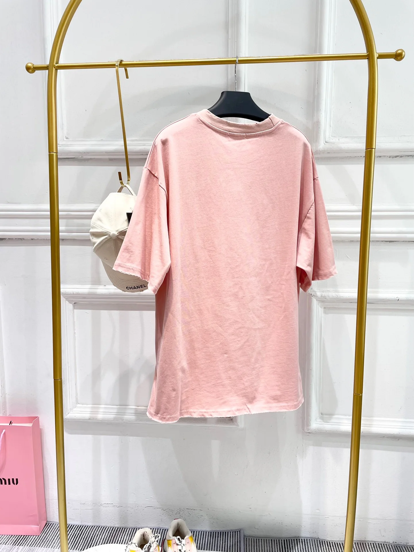 Balenciaga - 2403 - Простая хлопковая футболка свободного кроя с коротким рукавом и эффектом потертости