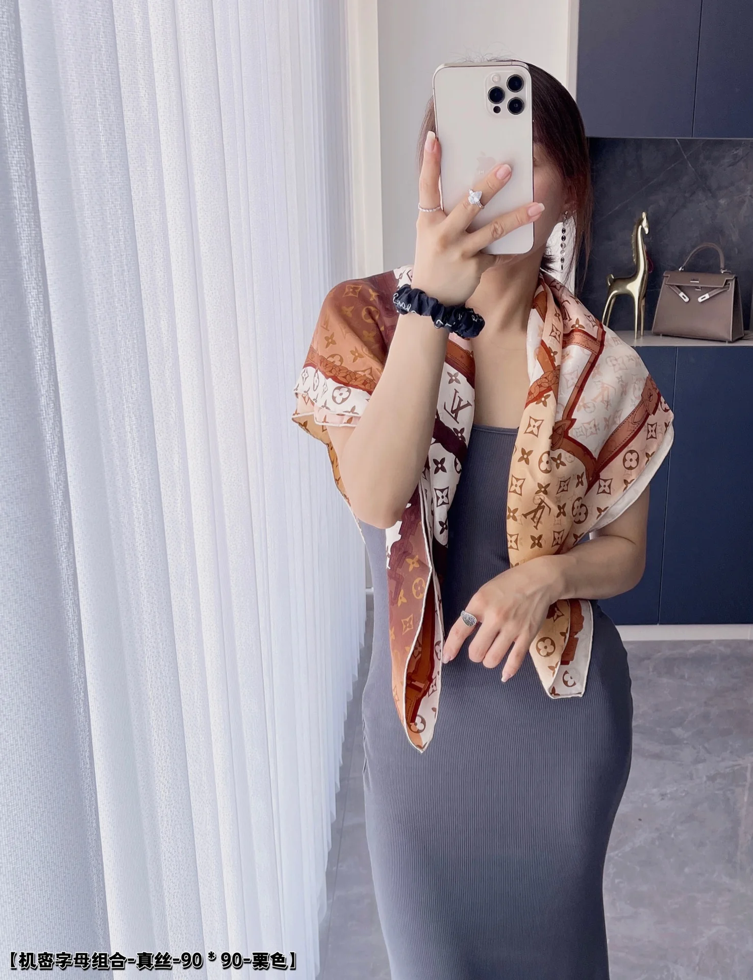 LV - Секретный алфавит - Шелковый шарф 90 см