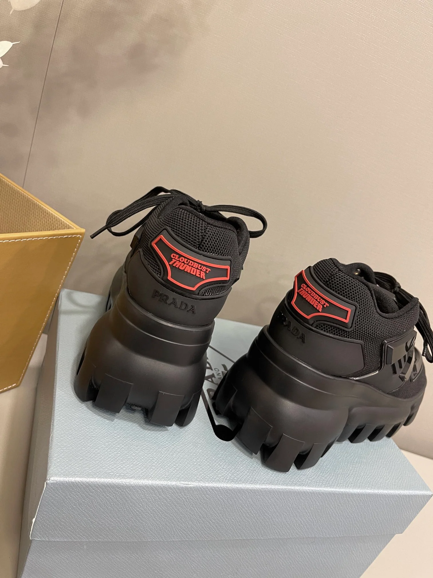 Новинка сезона весна/лето 2022 от Prada - Повседневные туфли на платформе - 1