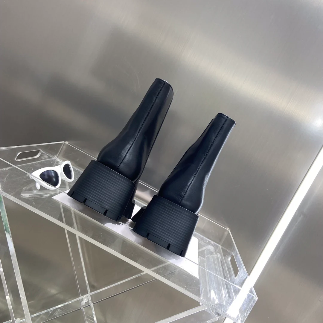 Ботильоны Balenciaga Trooper с квадратным носком, коллекция осень/зима 2023.