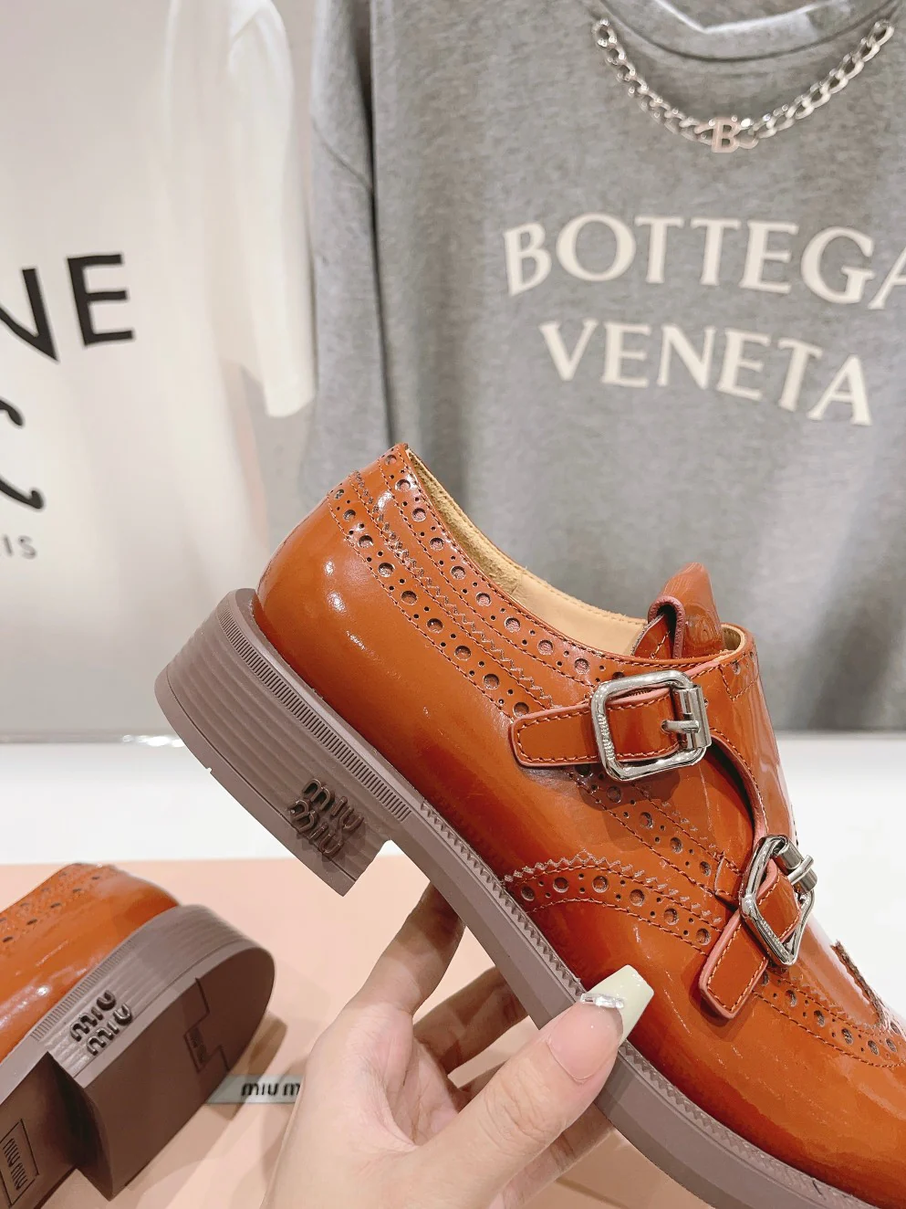 Коллекция Miu Miu весна/лето 2023 — Туфли-броги — Коричневые