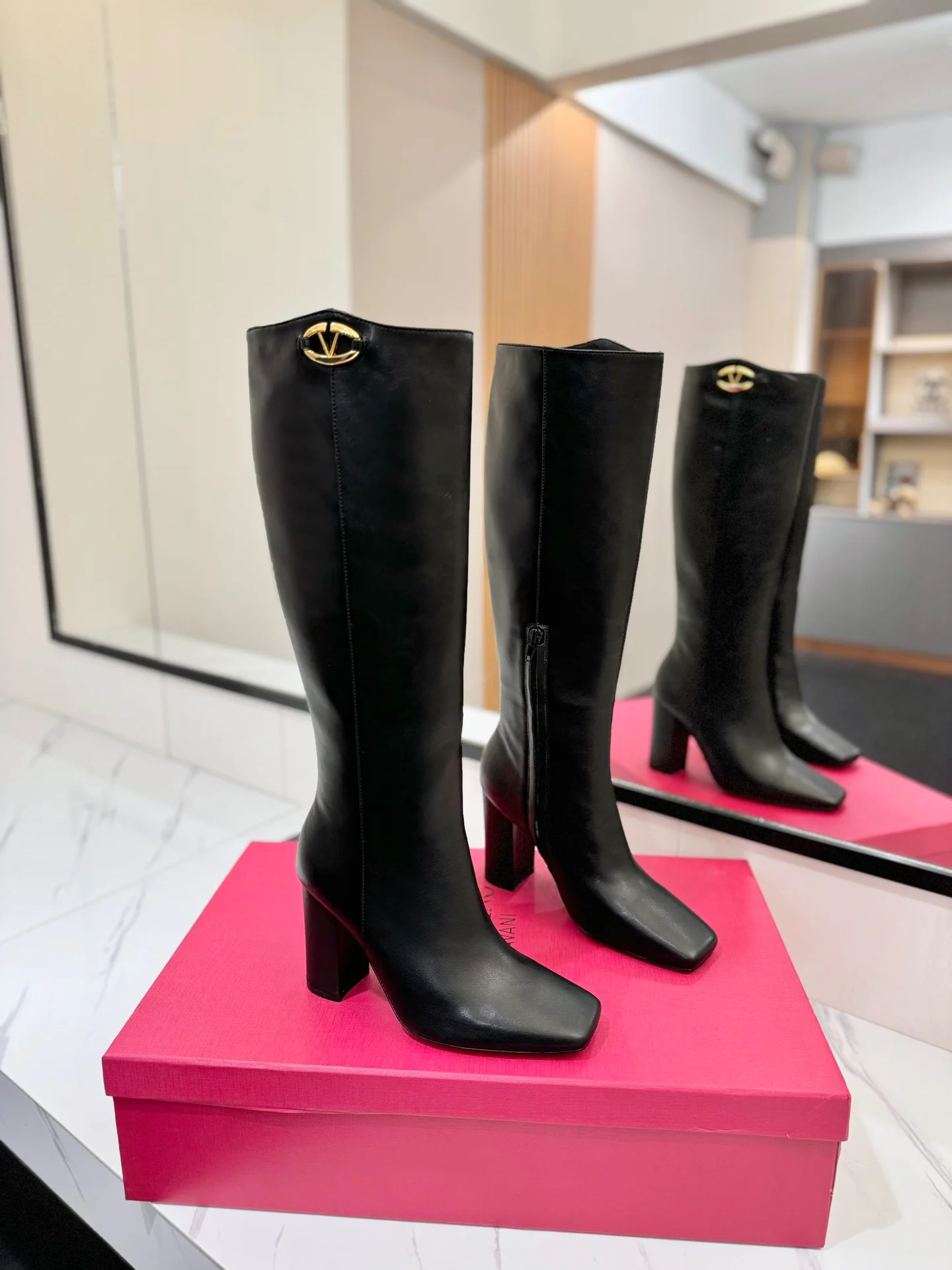 Высокие сапоги Valentino 2024 - черные