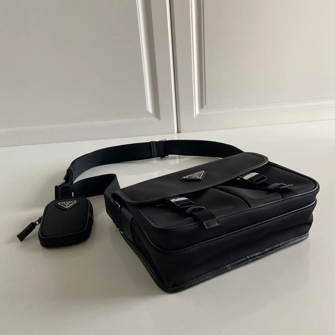 Мужская сумка-мессенджер Prada из парашютной ткани