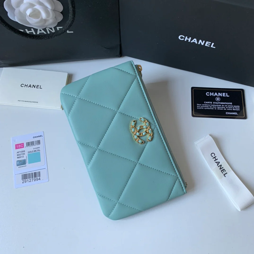 Большой клетчатый кошелек для монет Chanel из овечьей кожи, серия 19.