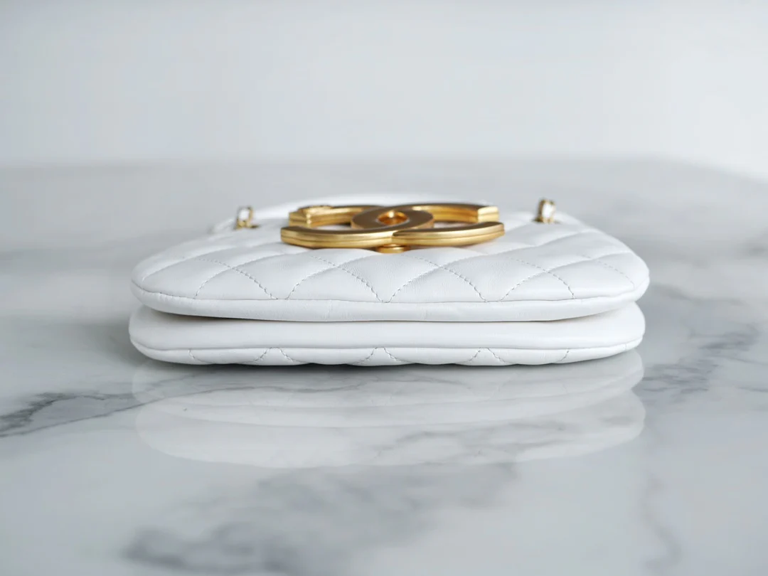 Chanel - Новая большая сумка-мессенджер Double C - Белая