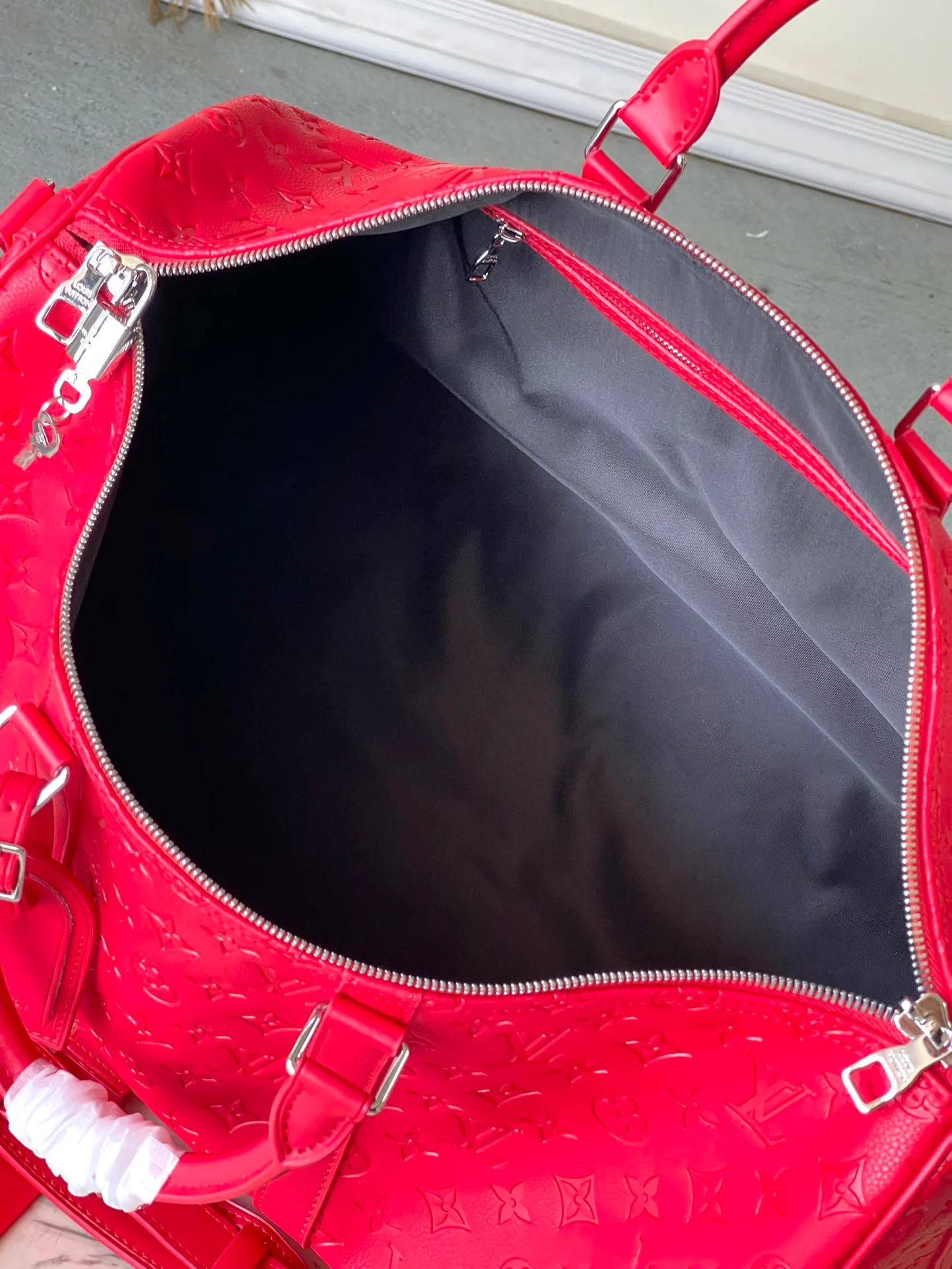 m23750-LV-keepall-bandouliere-travel bag-red