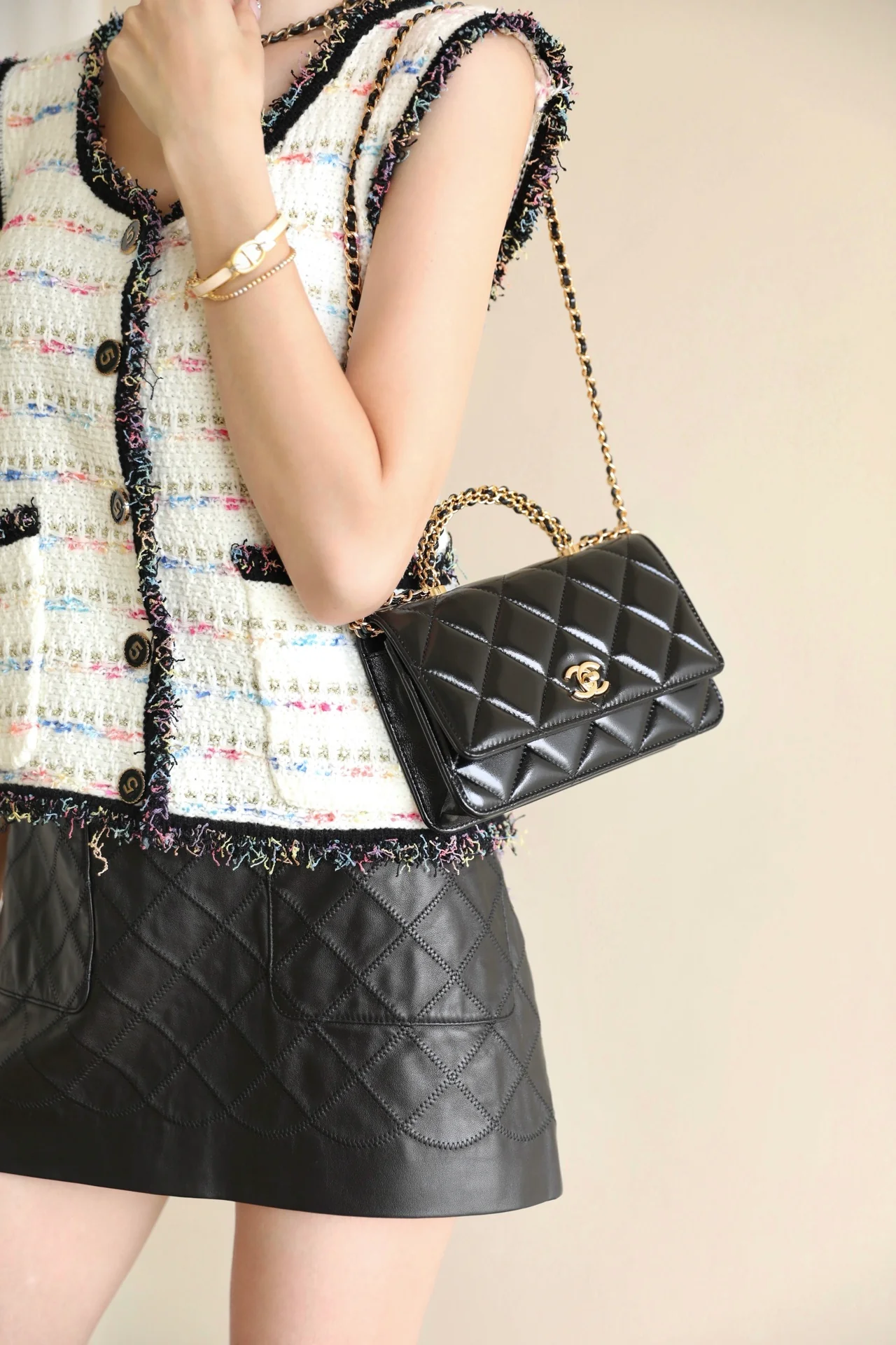 Сумка Chanel на цепочке с петлевой ручкой - WOC - Черная