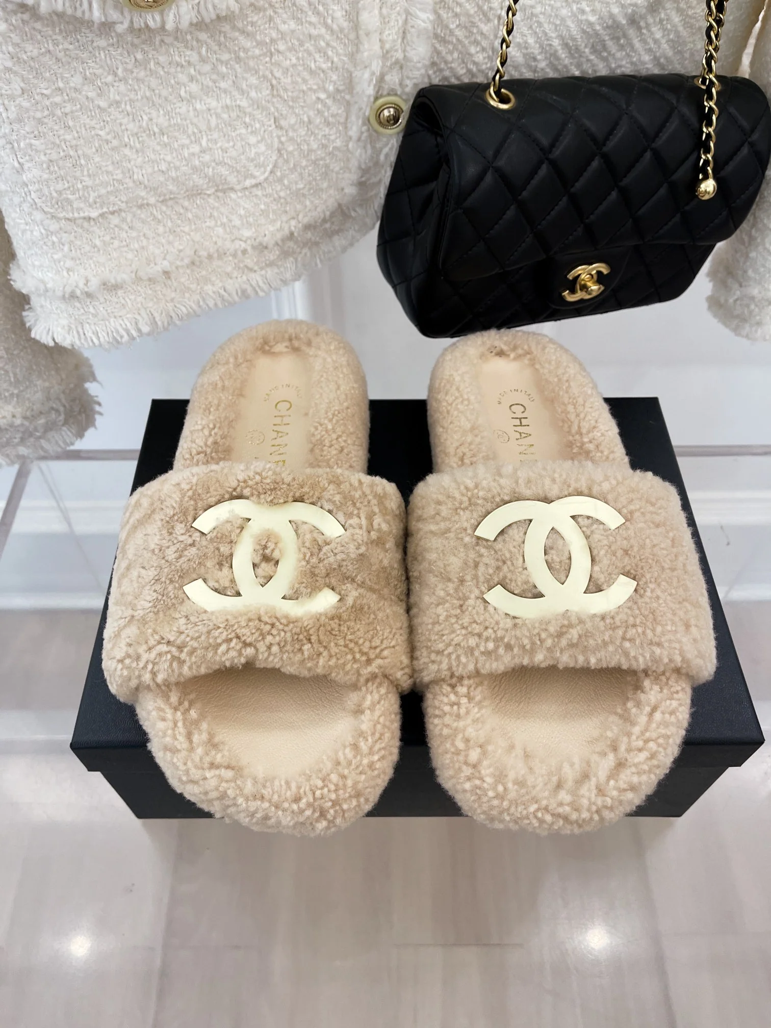 Chanel - Меховые тапочки - Абрикосовый цвет - 1