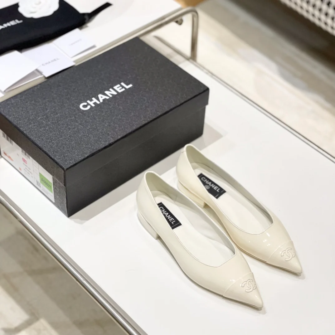 Туфли-балетки Chanel с острым носком - 4