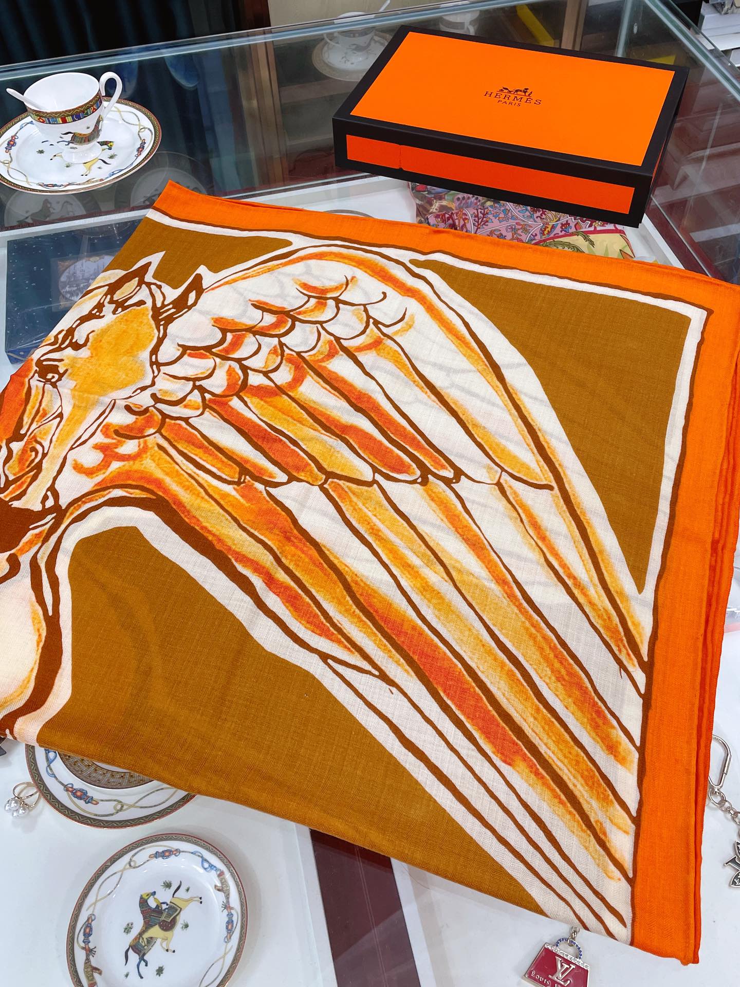 Шаль Hermes Pegasus - 140 см - 70% кашемир - 30% шелк