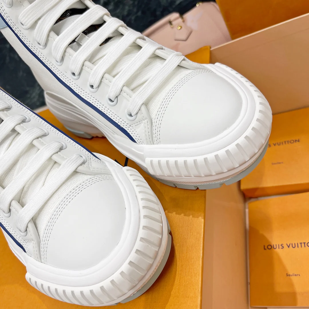 Кроссовки серии LV-Squad - белые и синие