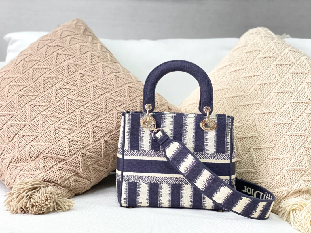 Сумка Dior Lady D Lite - вышивка на холсте - синяя полоска