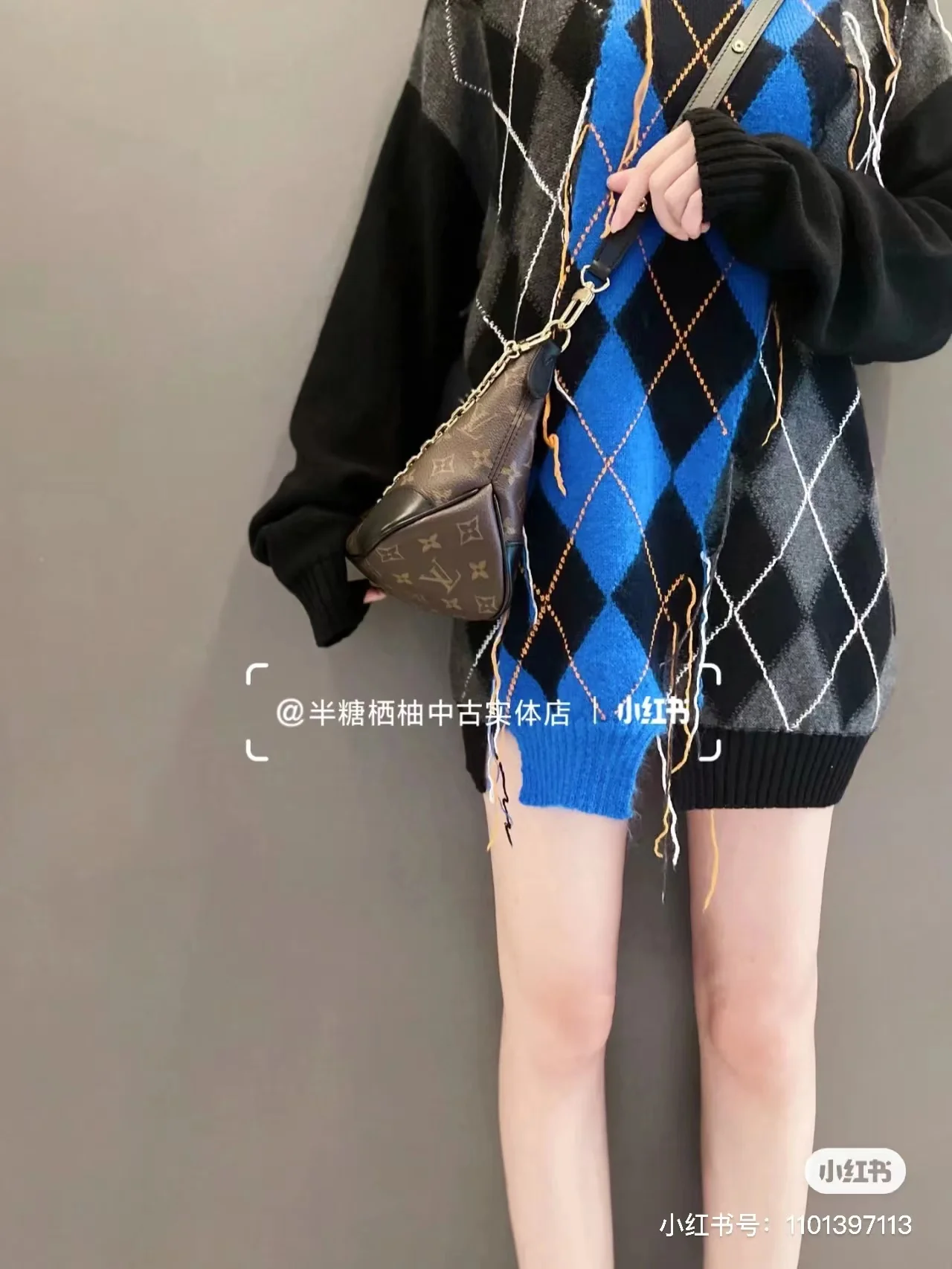 m45831-LV-boulogne croissant bag-over-shoulder/crossbody bag