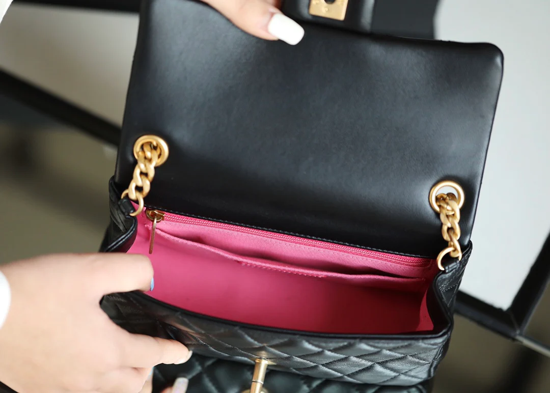 Сумка Chanel CF с клапаном и цепочкой с драгоценным камнем