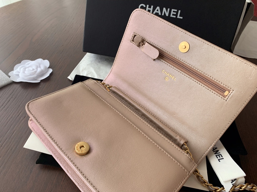 Коллекция Chanel Boy WOC Pearl - глянцевая кожа