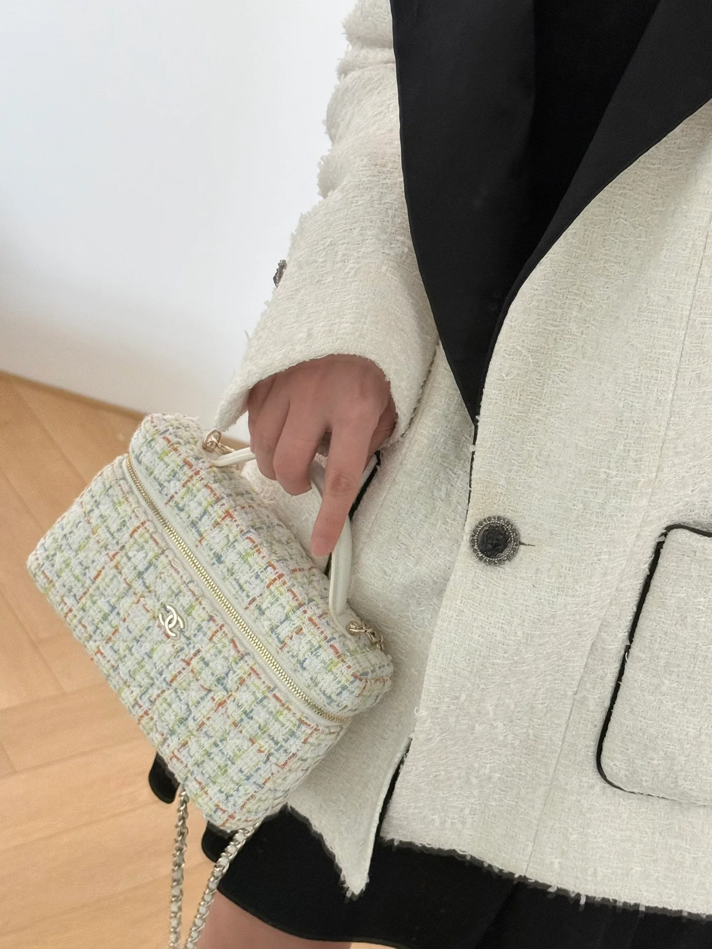 Бланш-сумка Chanel-LP из твида, белая.