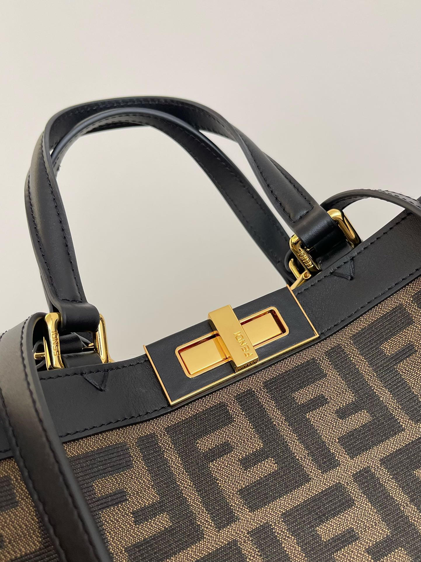 Сумка-тоут Fendi Monogram Canvas