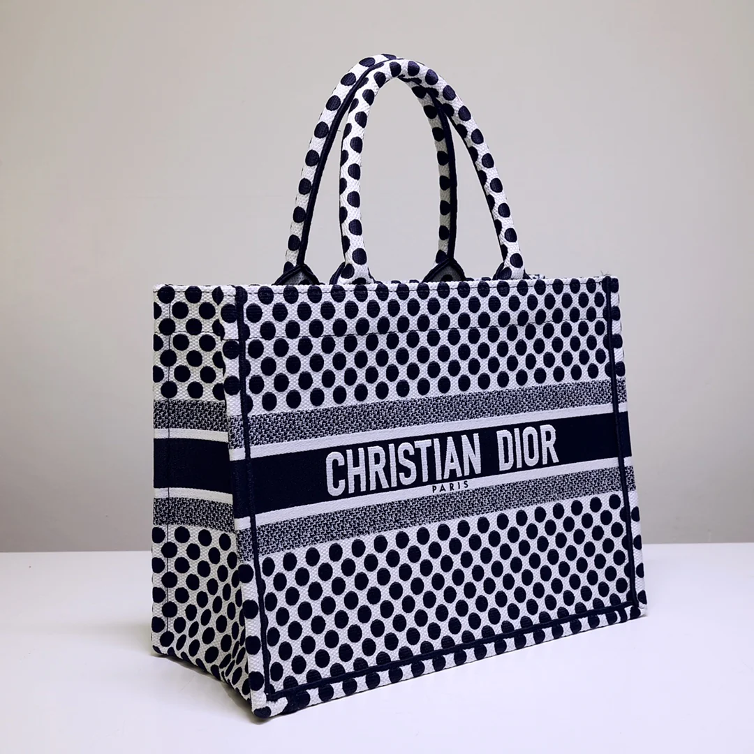 Сумка-тоут Dior Book, маленький размер 36,5 см, в черный горошек.
