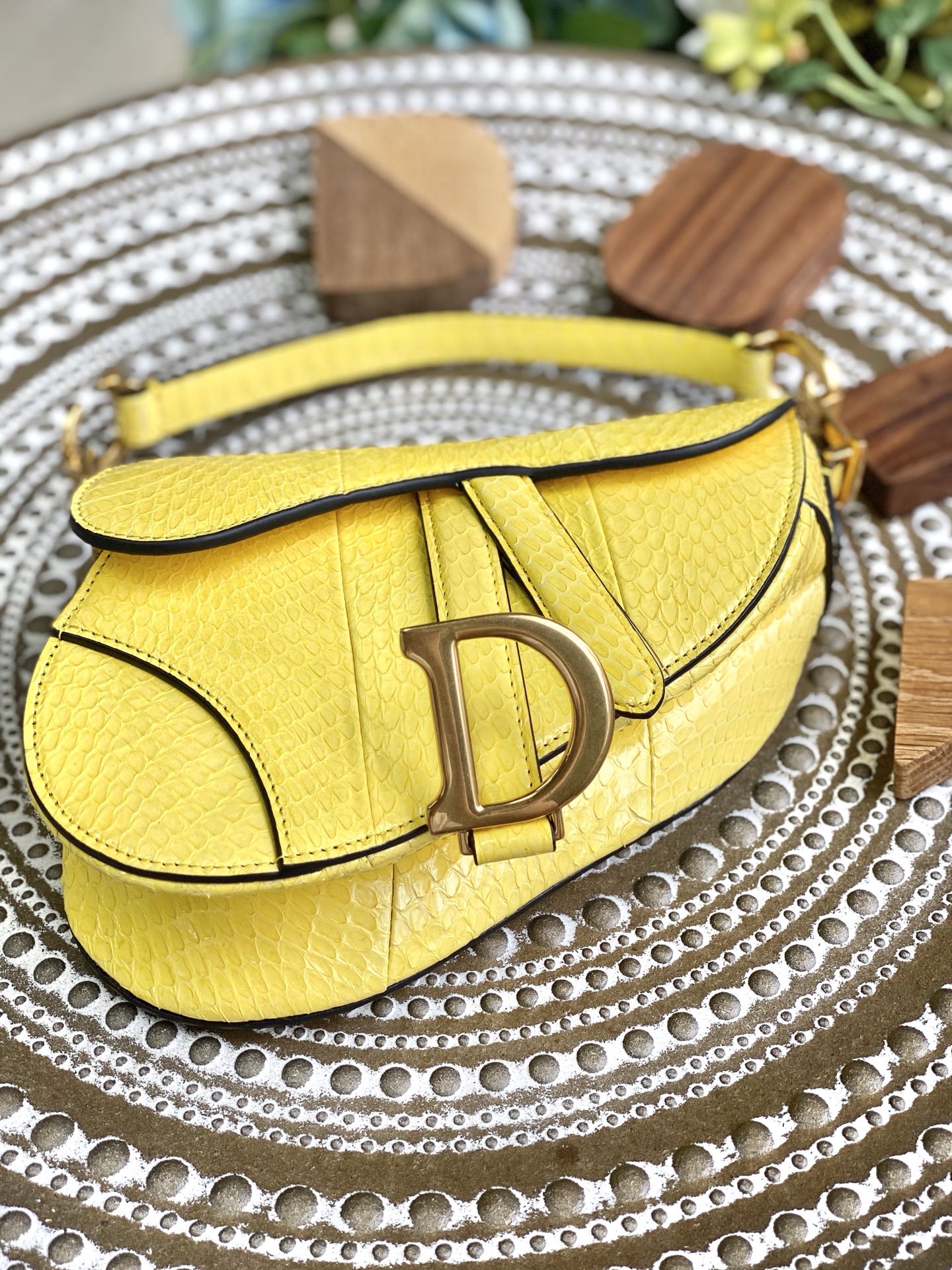 Сумка Dior Saddle Bag - змеиная кожа - маленькая, желтая - 19,5 см