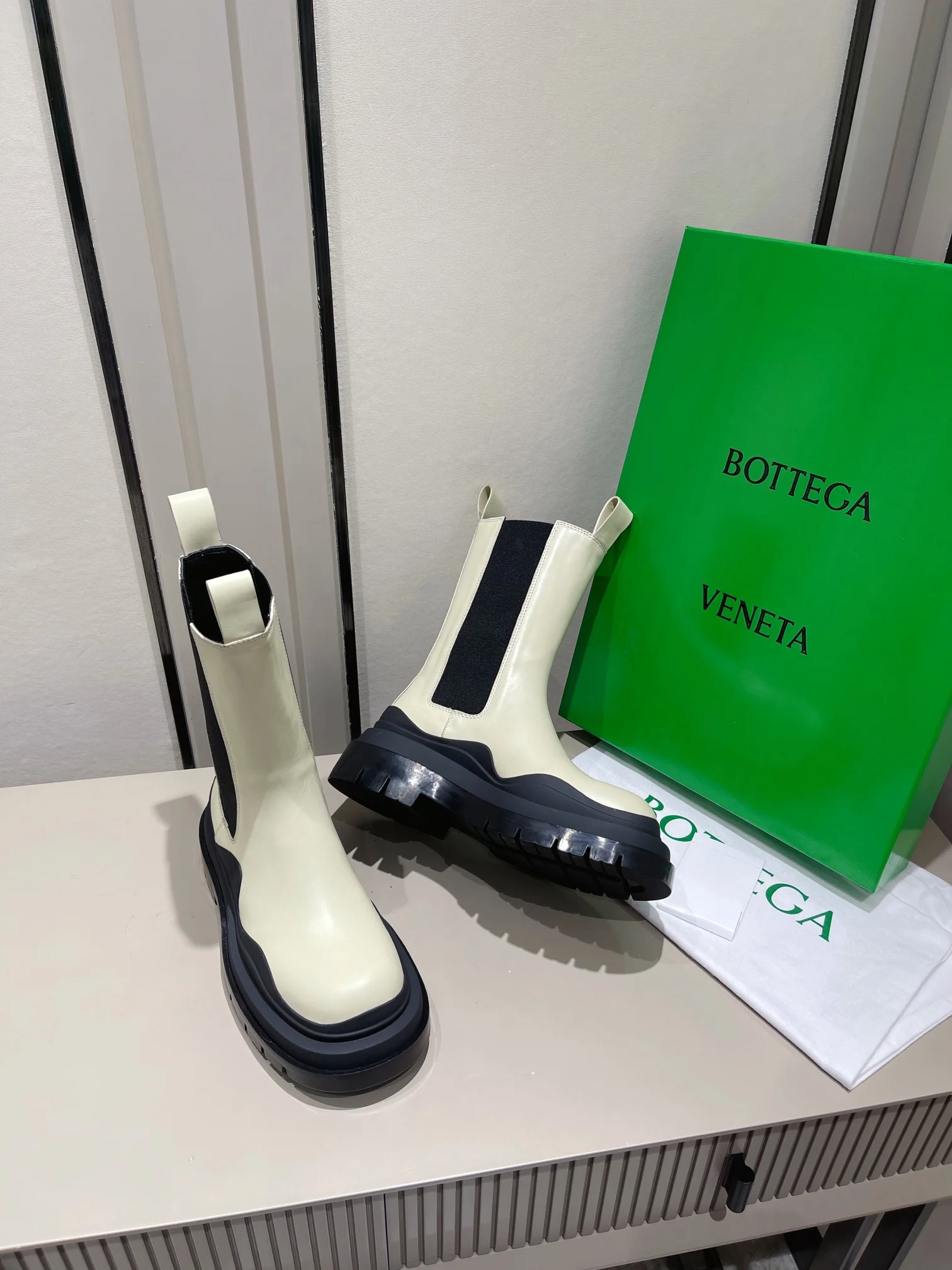 BV - Ботинки на платформе до середины икры - Черно-белые