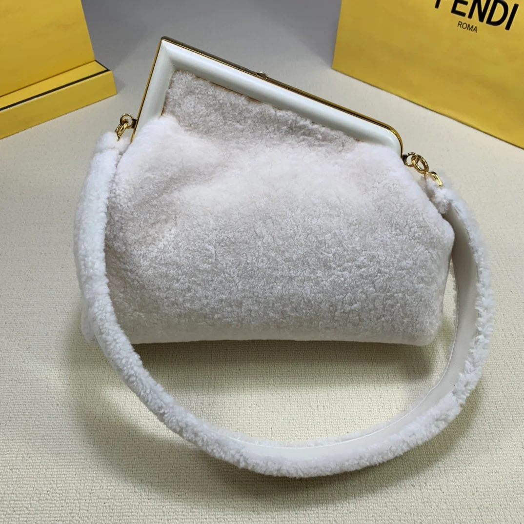 Средняя белая шерстяная сумка Fendi-first