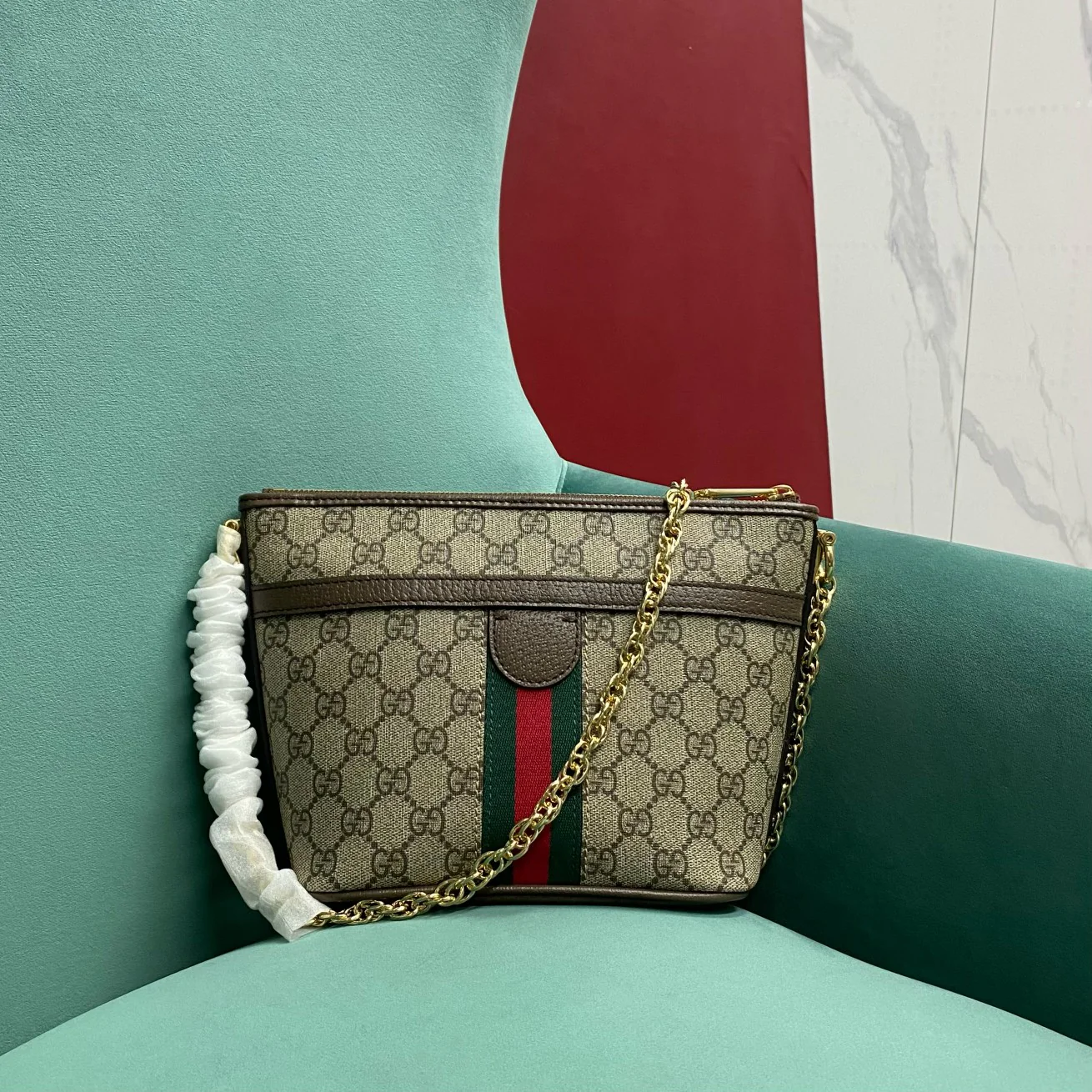 Мини-сумочка на цепочке из серии Gucci-ophidia